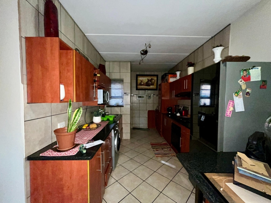 2 Bedroom Property for Sale in Waterval East North West